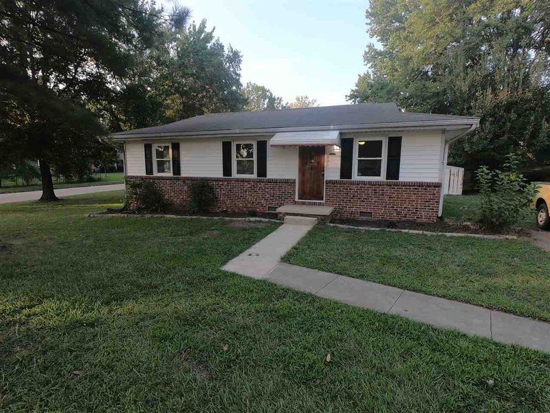 701 Grantland Dr, Raleigh, NC 27610