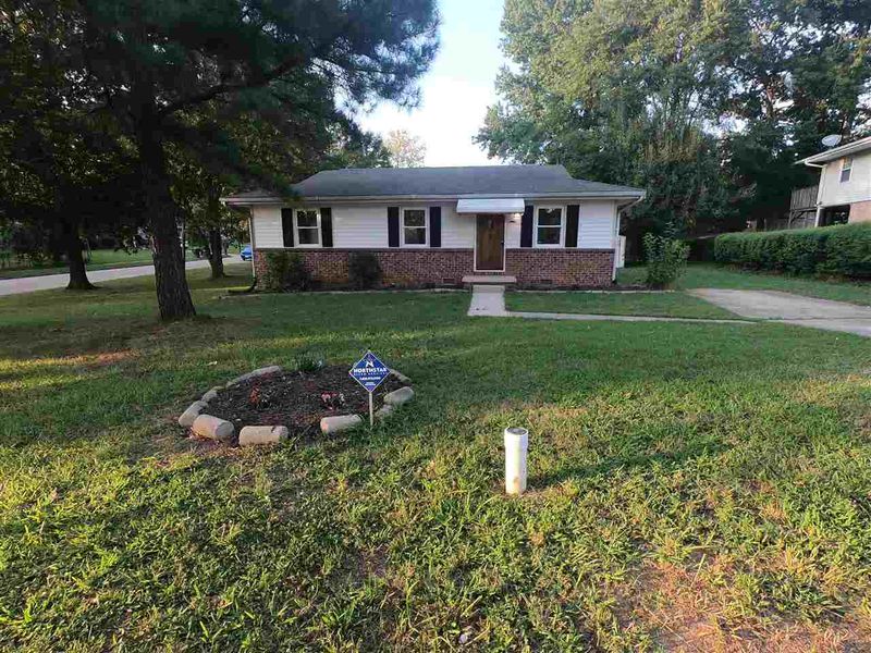 701 Grantland Dr, Raleigh, NC 27610