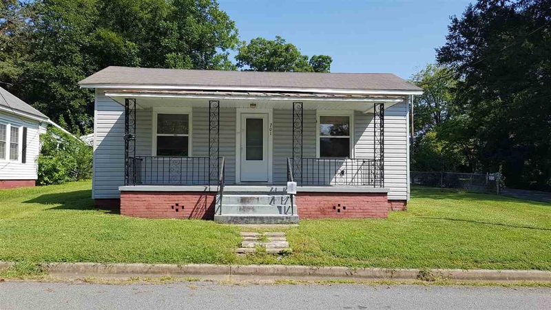 701 Kivett St, Burlington, NC 27215