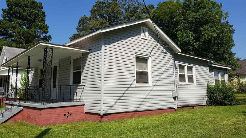 701 Kivett St, Burlington, NC 27215