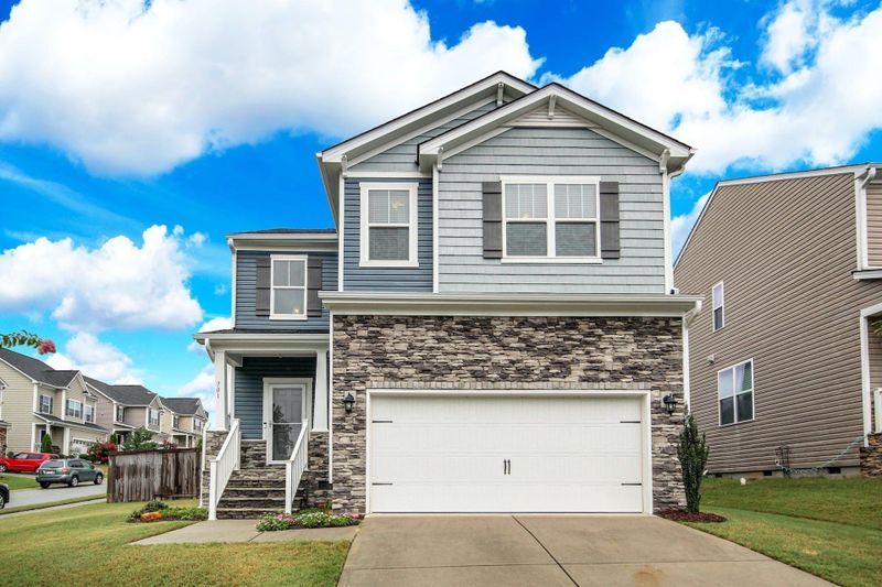 701 Maple Brook Rd, Fuquay Varina, NC 27526