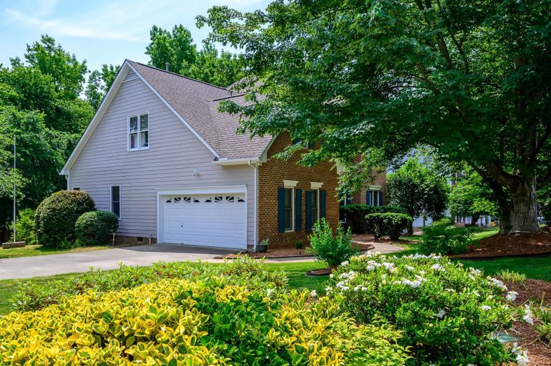 701 Modena Dr, Cary, NC 27513