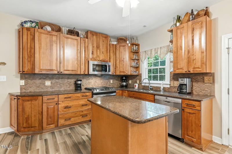 701 Oakhall Dr, Holly Springs, NC 27540