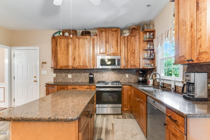 701 Oakhall Dr, Holly Springs, NC 27540