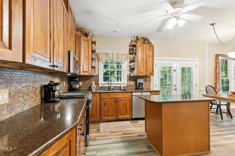 701 Oakhall Dr, Holly Springs, NC 27540