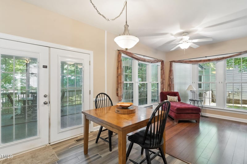 701 Oakhall Dr, Holly Springs, NC 27540