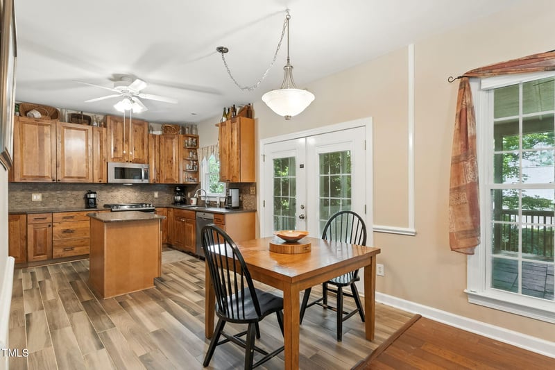 701 Oakhall Dr, Holly Springs, NC 27540