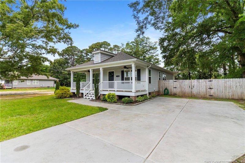 701 Pearsall St, Dunn, NC 28334