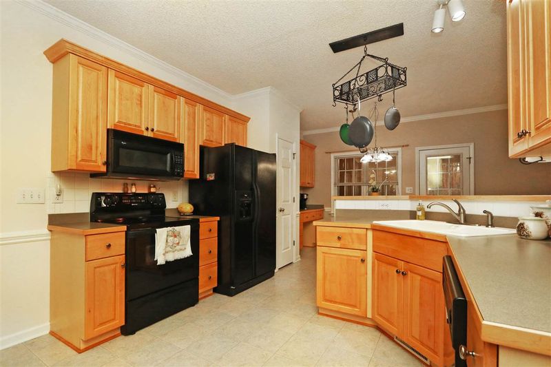 7013 Oviedo Dr, Raleigh, NC 27603