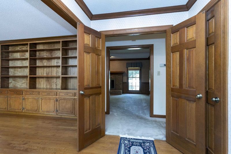7013 Valley Dr, Raleigh, NC 27612