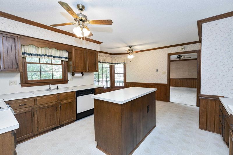 7013 Valley Dr, Raleigh, NC 27612