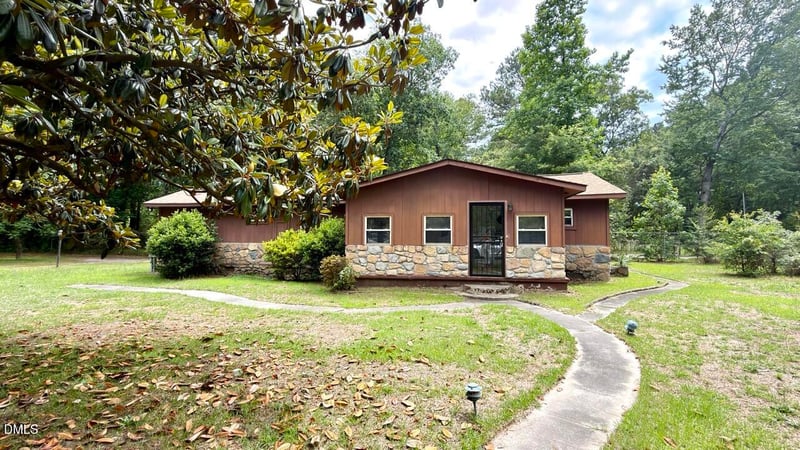 7014 Zepher Rd, Fayetteville, NC 28311