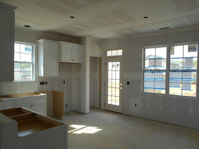 702 Cherry Tree Dr, Mebane, NC 27302