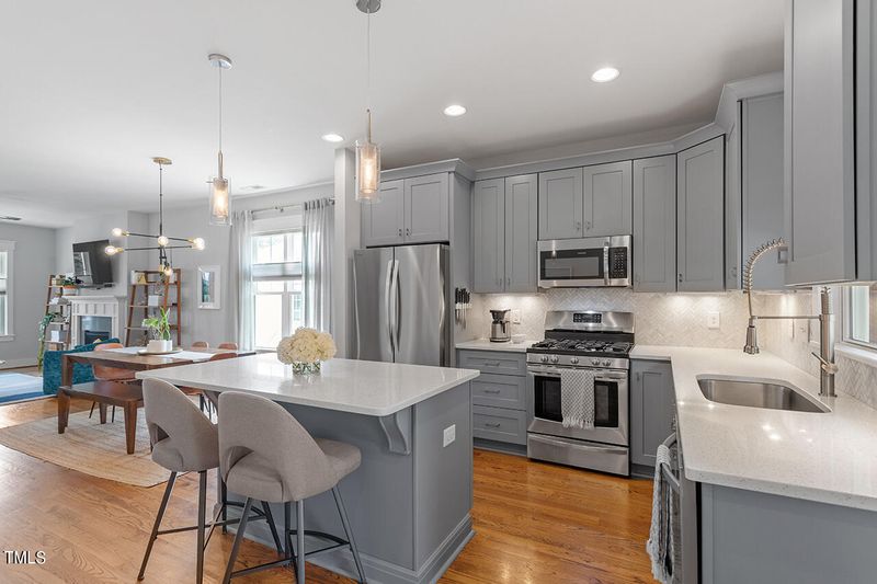 702 Coleman St, Raleigh, NC 27610