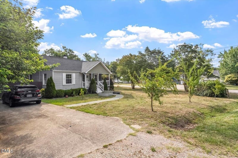 702 Colleton Rd, Raleigh, NC 27610