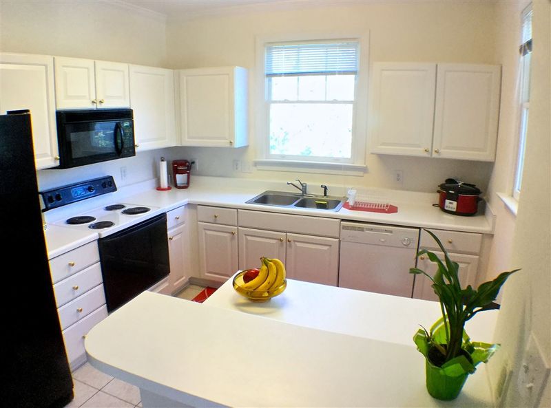702 Copperline Dr #202, Chapel Hill, NC 27516