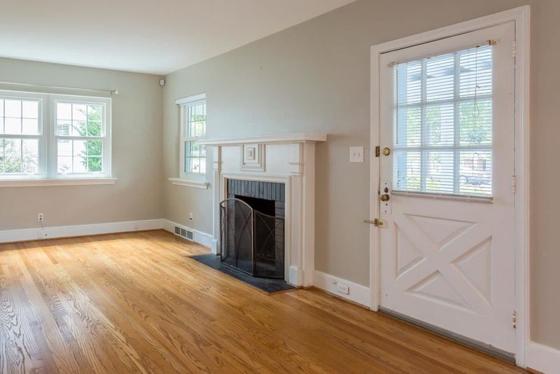 702 Dixie Trl, Raleigh, NC 27607