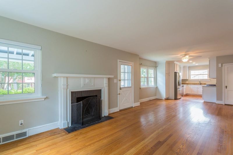 702 Dixie Trl, Raleigh, NC 27607