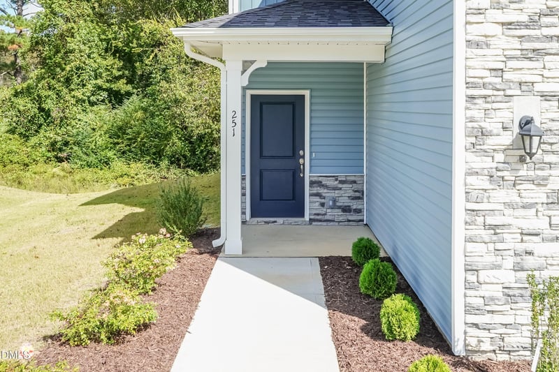 702 Dunlawton Ct, Sanford, NC 27330
