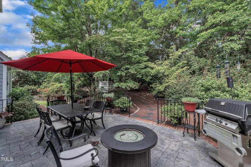 702 Edgemore Ave, Cary, NC 27519