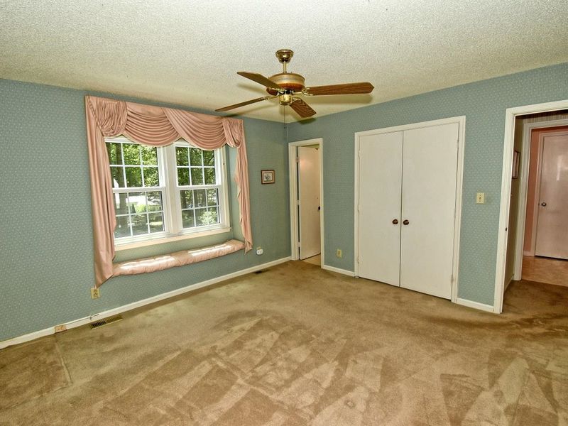 702 Grimstead Cir, Cary, NC 27511