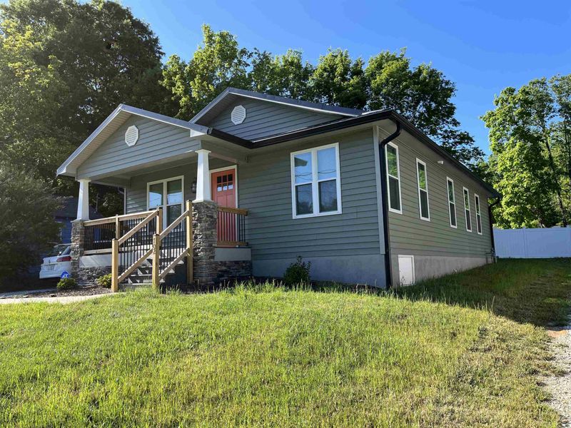 702 W Holt St, Mebane, NC 27302