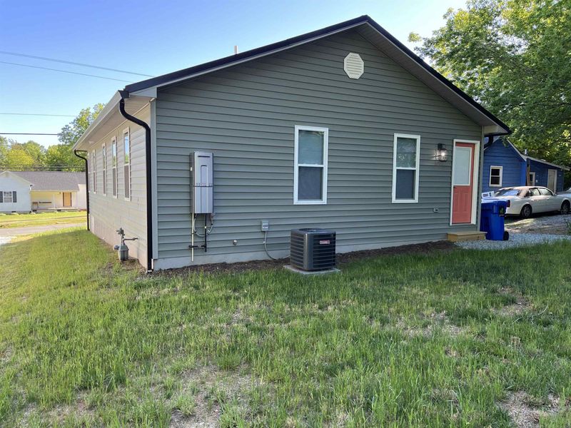 702 W Holt St, Mebane, NC 27302