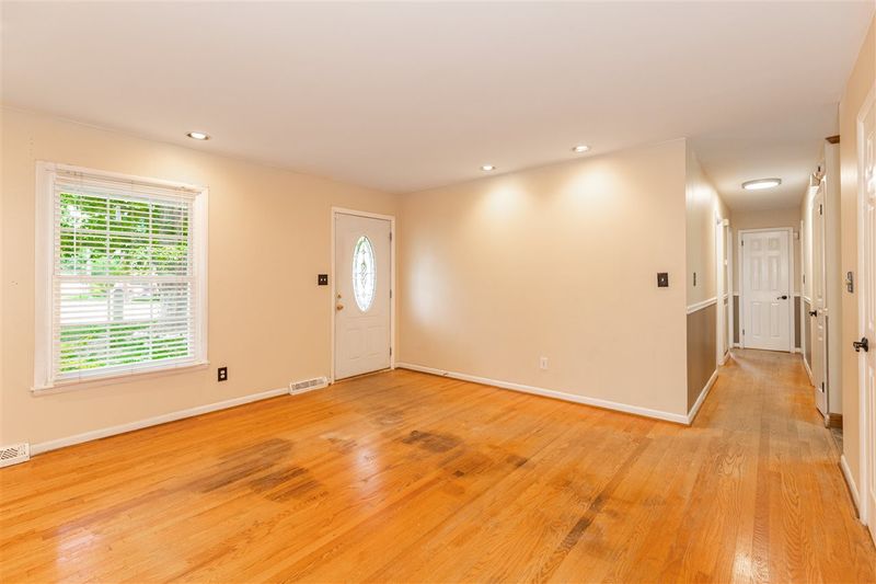 702 Peyton St, Raleigh, NC 27610