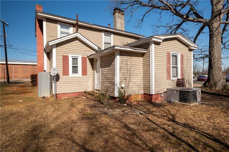 702 Plaid St, Burlington, NC 27215