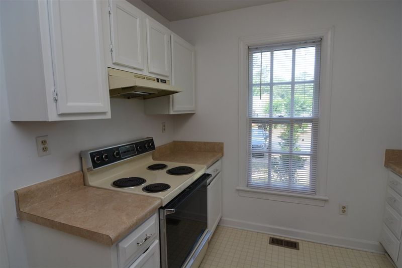 702 Sleepy Creek Dr, Durham, NC 27713