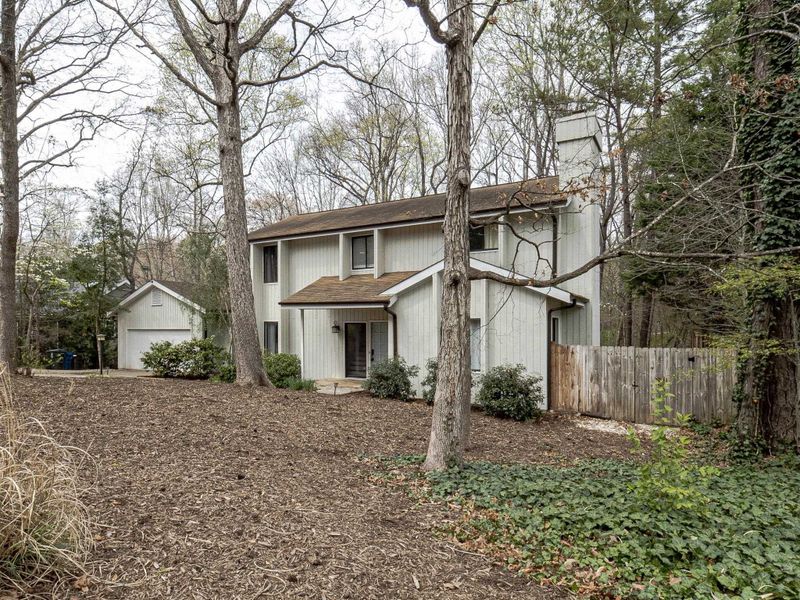 7021 Falconbridge Rd, Chapel Hill, NC 27517