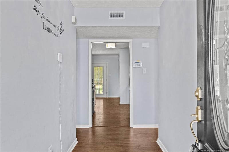 7021 Timbercroft Ln, Fayetteville, NC 28314