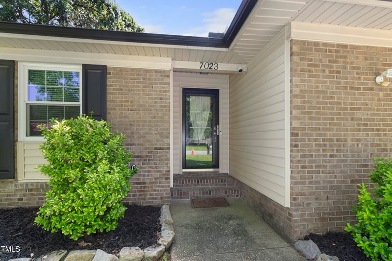 7023 Calamar Dr, Fayetteville, NC 28314