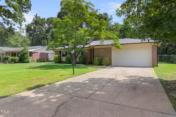 7023 Calamar Dr, Fayetteville, NC 28314