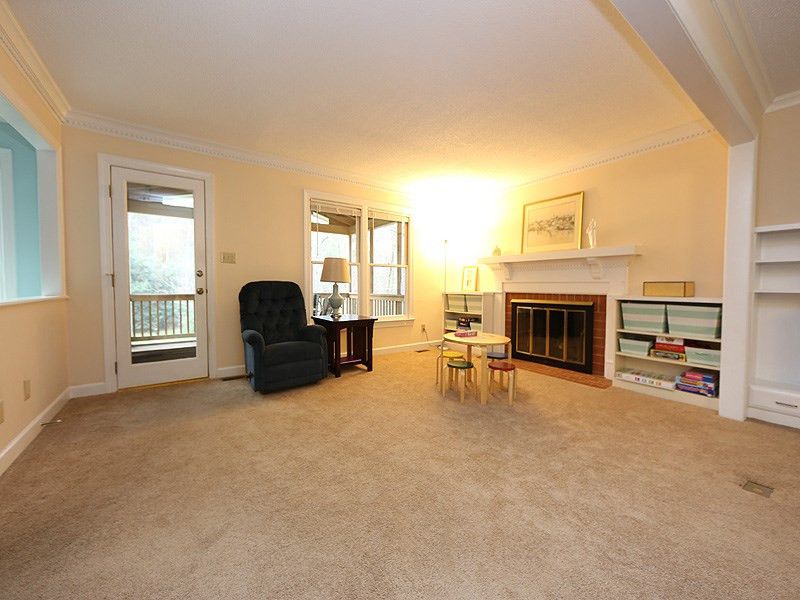 7025 Valley Dr, Raleigh, NC 27612