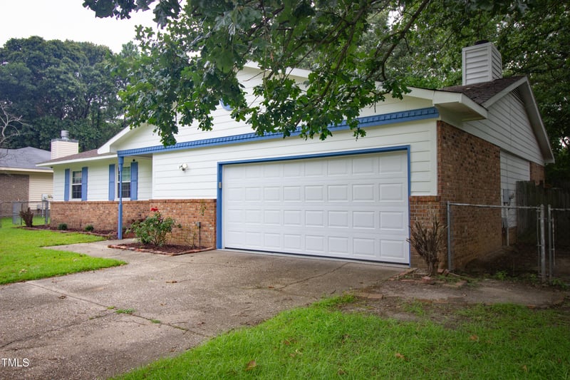 7027 Calamar Dr, Fayetteville, NC 28314