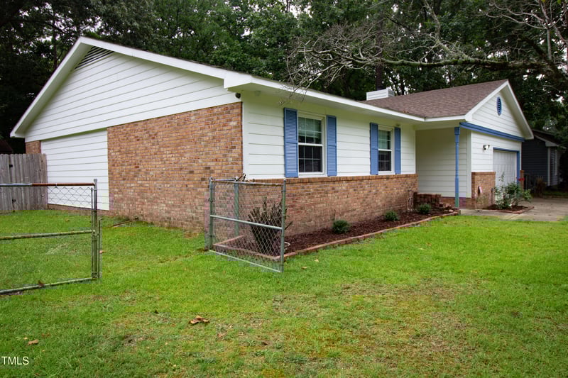 7027 Calamar Dr, Fayetteville, NC 28314