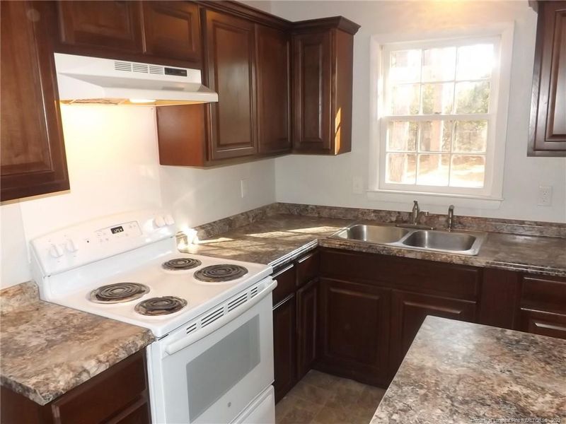 703 Amethyst Ct, Fayetteville, NC 28311