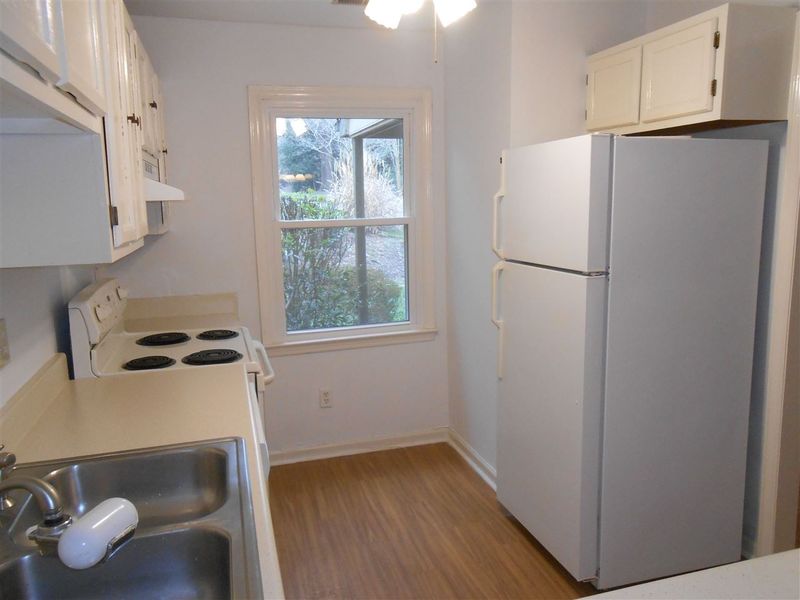 703 Broad Leaf Cir #703, Raleigh, NC 27613