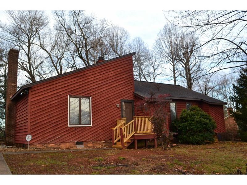 703 N Carr St, Mebane, NC 27302