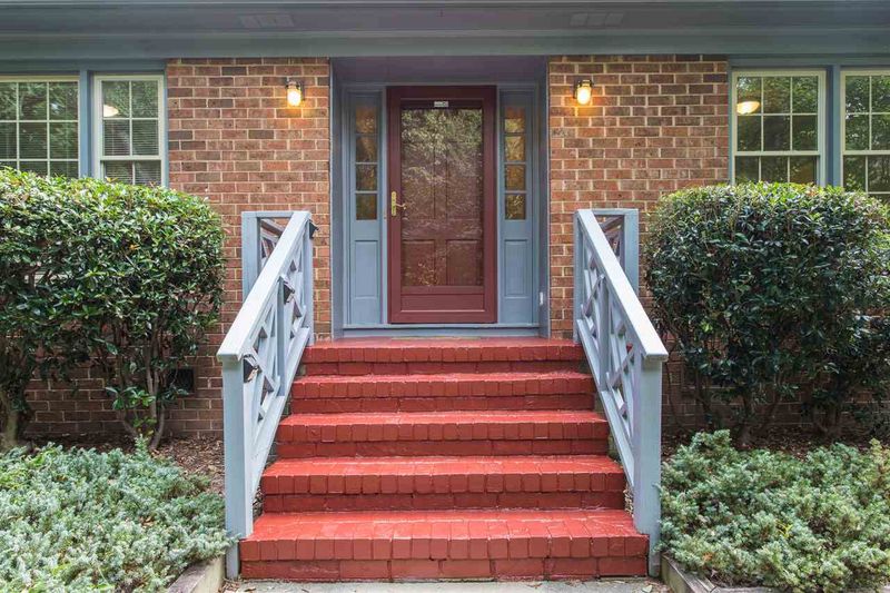 703 Churchill Dr, Chapel Hill, NC 27517