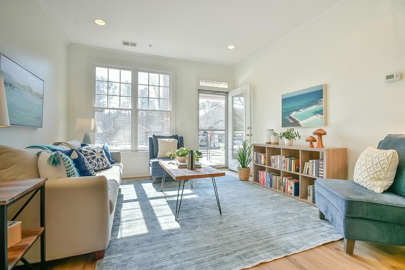 703 Copperline Dr #207, Chapel Hill, NC 27516