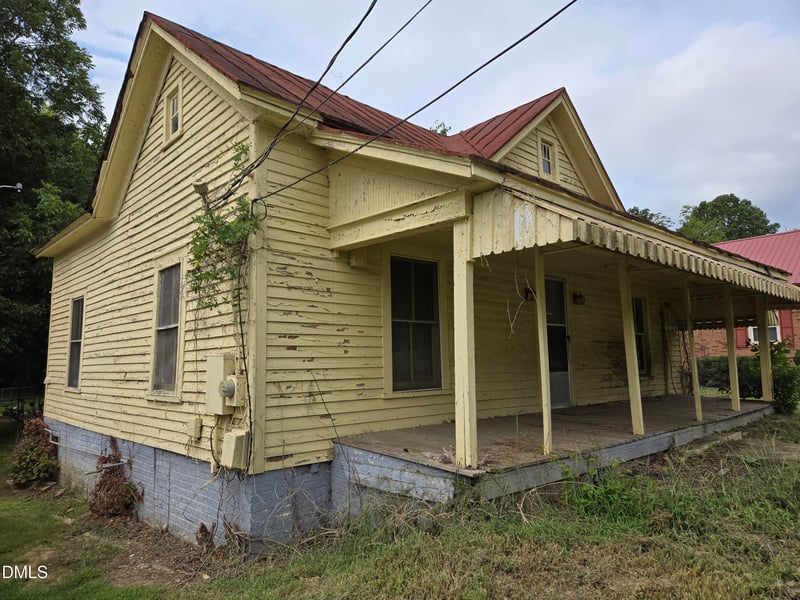 703 Holt St W, Mebane, NC 27302