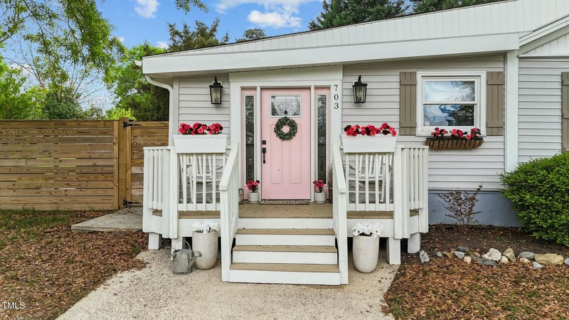 703 E Horne St, Clayton, NC 27520