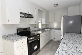 703 Main St, Clinton, NC 28328