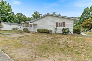 703 Moriston Rd, Fayetteville, NC 28314