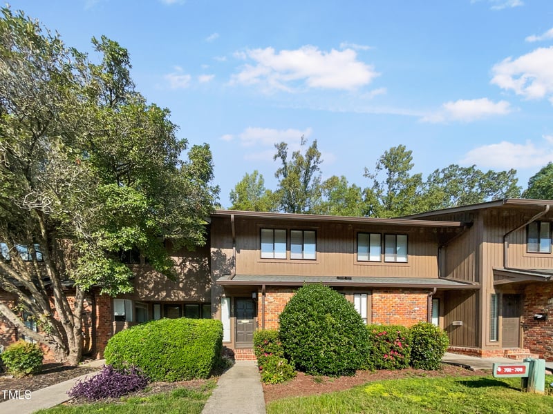 703 Oak Tree Dr #180, Chapel Hill, NC 27517