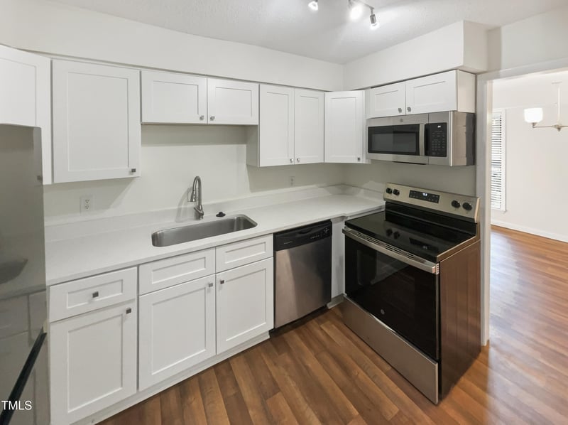 703 Oak Tree Dr #180, Chapel Hill, NC 27517