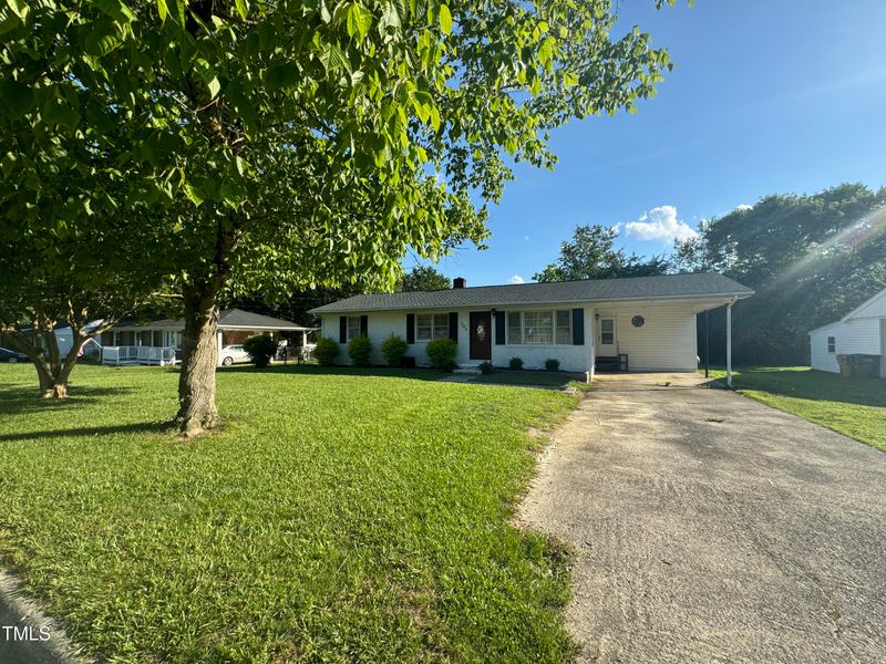 703 Pond St, Clayton, NC 27520