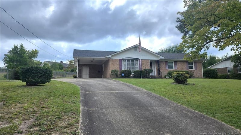 703 Roundtree Dr, Fayetteville, NC 28303